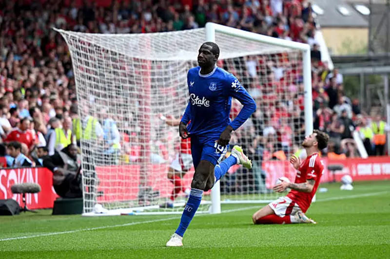 دوكوري يرحب بفصل جديد بعيدًا عن إيفرتون وينطلق نحو فرصة مربحة في السعودية