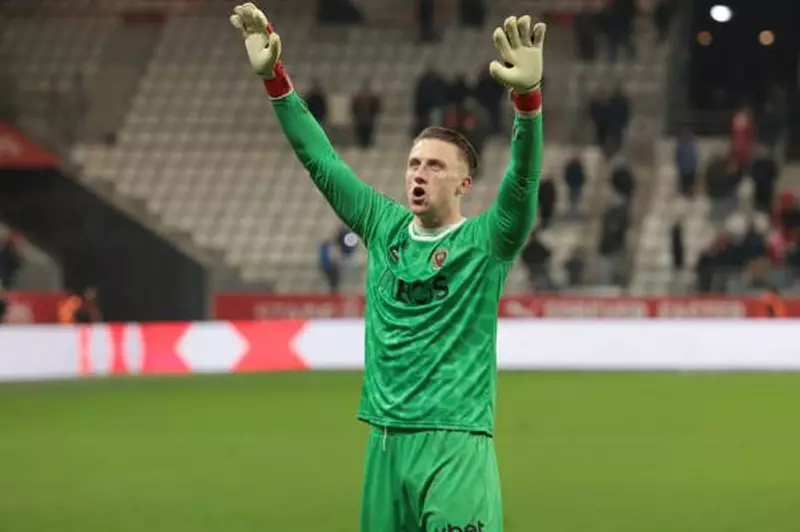 صفقة مميزة: نيوم السعودي يبرم اتفاقية لضم حارس نادي نيس الفرنسي