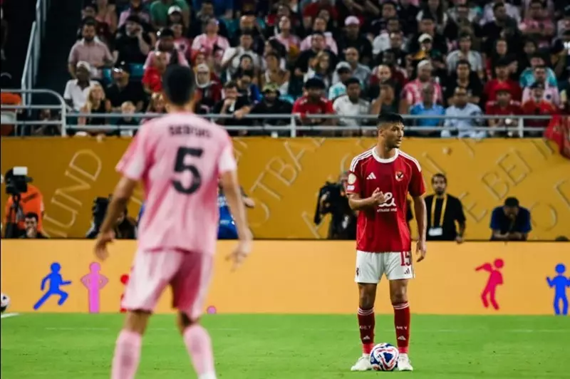 صفقات سعودية وإماراتية تعزز مستقبل أشرف داري مع الأهلي: مصادر لـ"يلا كورة"