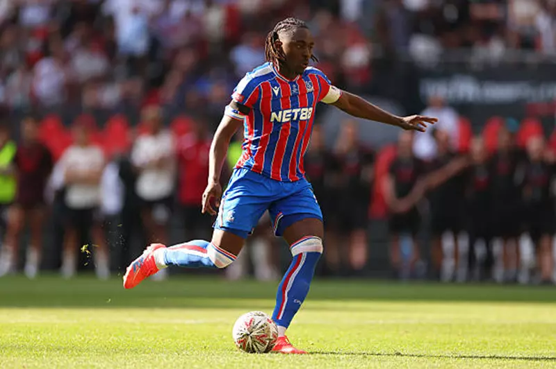 رغبة كريستال بالاس في ضم إيزي إلى توتنهام: تطورات الصفقة المقبلة