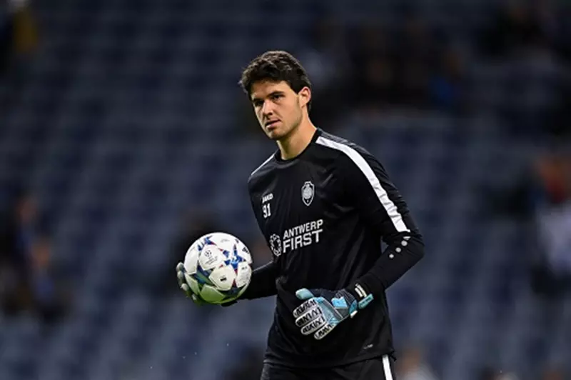 خطر بلجيكي يهدد بقاء أونانا مع مانشستر يونايتد